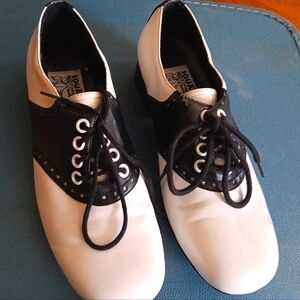 Black and white vintage flats size 7